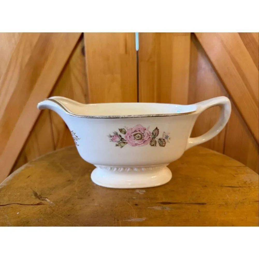 Queen Esther by HOMER LAUGHLIN gravy boat (7107)